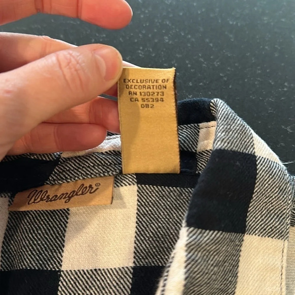 WRANGLER 100% Cotton Black and Tan Flannel Shirt with pearl snaps Size Large - Picture 3 of 7